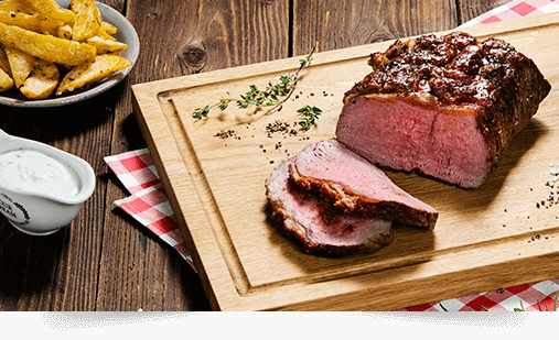 Roastbeef mit Rosmarin Kartoffelspalten und Sour Cream