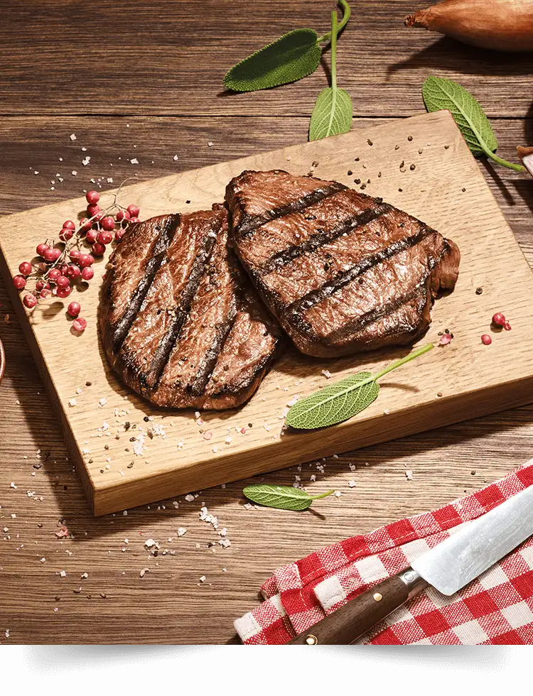 Gegrillte Beef Slim Steaks mit Ofenkartoffel und BLOCK HOUSE Salat