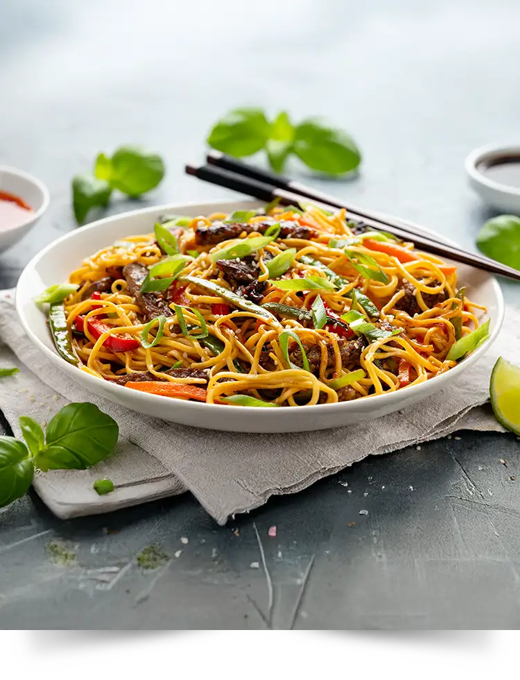 Grüne Pfeffer Pfanne mit zarten Steakstreifen, Paprika und cremiger Sauce