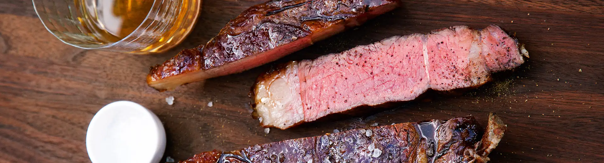 American Rib-Eye-Steak mit Bourbon-Lack