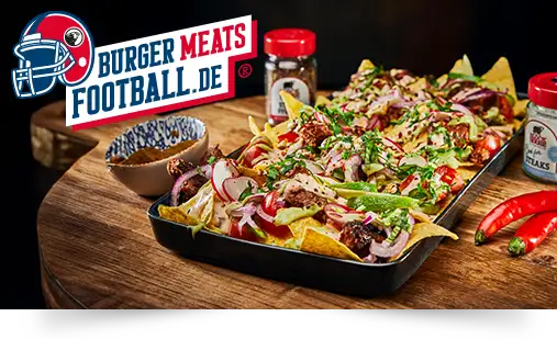 Vegan Loaded Nachos mit Burger Bites und Avocadocreme