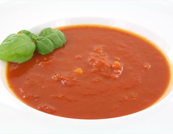 Tomatensuppe mit Basilikum – ein rustikaler Klassiker, mediterran veredelt