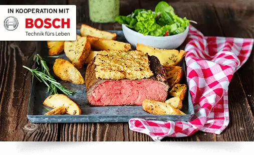 ROASTBEEF UNTER ZWIEBEL-SENF-KRUSTE MIT KARTOFFELSPALTEN