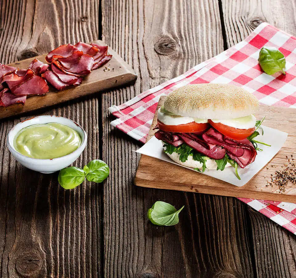 20190326_Rezepte_Dips_Burger_PastramiBurger_960x900