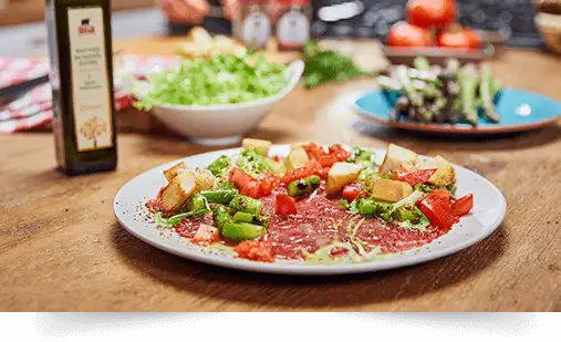 Zartes Carpaccio mit gegrilltem grünem Spargel