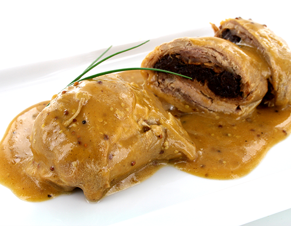 Schweineröllchen in Senfsauce – herzhaft gefüllt & aromatisch