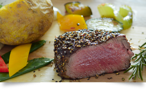 Rinderfilet mit Pfefferkruste und Pfannengemüse