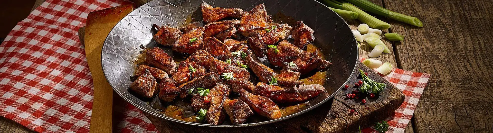 Steakgeschnetzeltes mit Grillpaprika und Würz-Reis