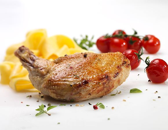 Maishähnchen Supreme – Zarte Brust mit Haut und Flügelknochen, sous-vide gegart