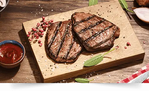 Gegrillte Beef Slim Steaks mit Ofenkartoffel und Salat