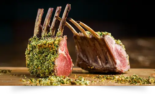Klassisches Lammkarree mit Kräuterkruste & Ofengemüse