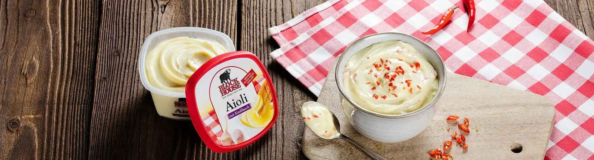 Aioli mit fein gehackten Chilischoten