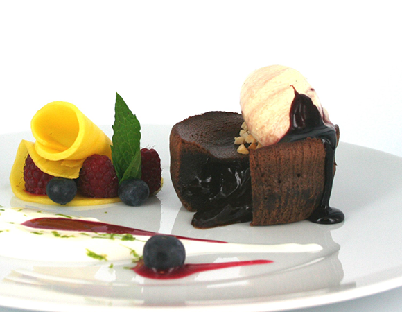 Schokoladensoufflé mit flüssigem Kern – aus belgischer Schokolade