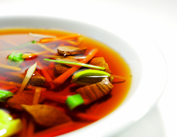 Bull Soup – Kräftige Rinderbrühe mit Gemüse und Fleisch
